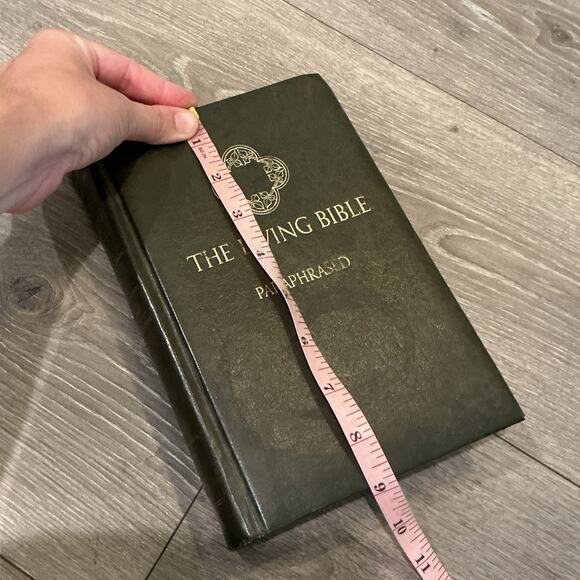 Vintage The Living Bible Paraphrased English Holy Bible Green Gold 1973 Retro - Picture 10 of 12